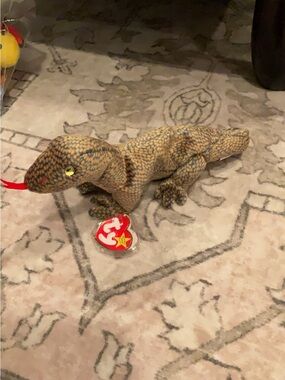Ty beanie baby “scaly” monitor lizard Plush in Brown and Yellow Scales